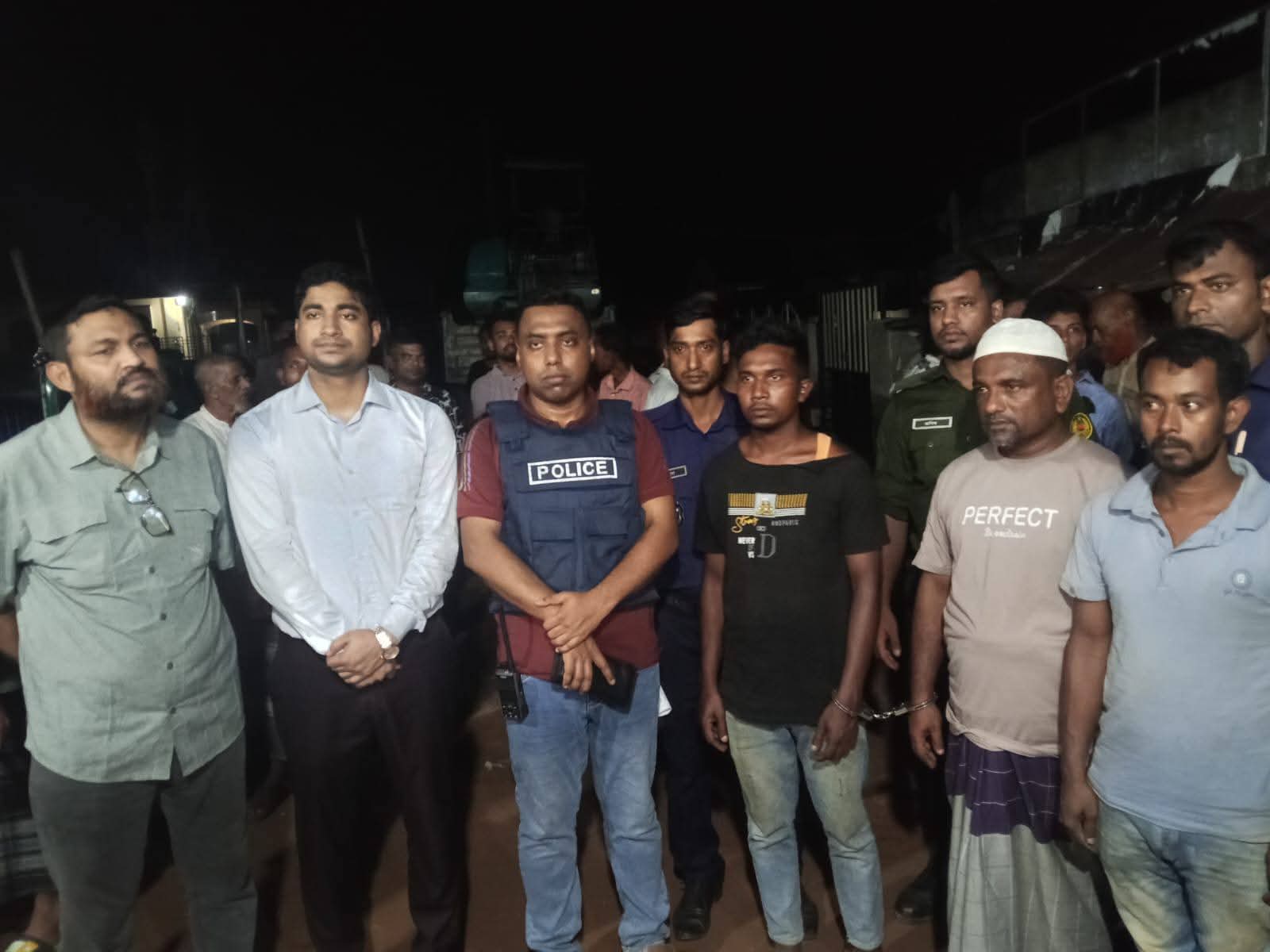 চট্টগ্রামের সাতকানিয়ায় অবৈধ পাহাড় কাটার বিরুদ্ধে অভিযান, আটক ৩ চট্টগ্রামের সাতকানিয়ায় অবৈধ পাহাড় কাটার বিরুদ্ধে অভিযান, আটক ৩